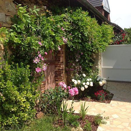 La Bicoque En Puisaye Hotel Saint-Amand-en-Puisaye Екстериор снимка