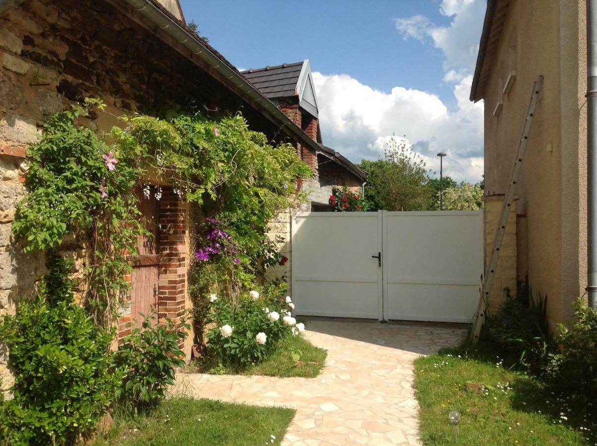 La Bicoque En Puisaye Hotel Saint-Amand-en-Puisaye Екстериор снимка